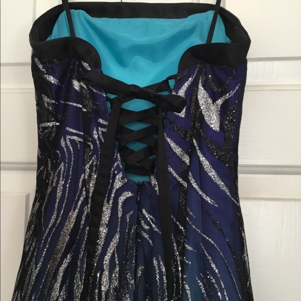 Cache Prom/Formal Dress 🌌 - Picture 5 of 8